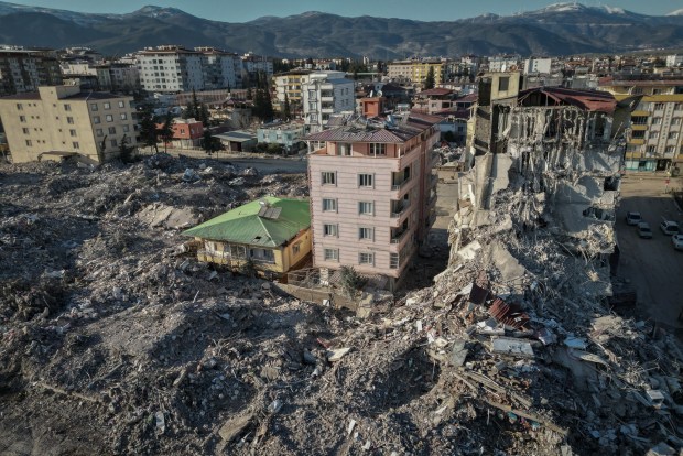 NURDAGI, TURKEY - FEBRUARY 13: A destroyed building is seen in on February 13, 2023 in Nurdagi, Turkey. A 7.8-magnitude earthquake hit near Gaziantep, Turkey, in the early hours of Monday, followed by another 7.5-magnitude tremor just after midday. The quakes caused widespread destruction in southern Turkey and northern Syria and has killed more than 30,000 people. (Photo by Chris McGrath/Getty Images)