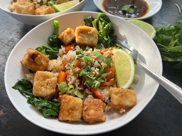 Crispy tofu with crispy rice and spinach.