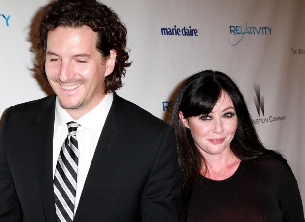 BEVERLY HILLS, CA - JANUARY 16: Actress Shannon Doherty (R) and photographer Kurt Iswarienko arrives at The Weinstein Company And Relativity Media's 2011 Golden Globe Awards Party held at The Beverly Hilton hotel on January 16, 2011 in Beverly Hills, California. (Photo by David Livingston/Getty Images)